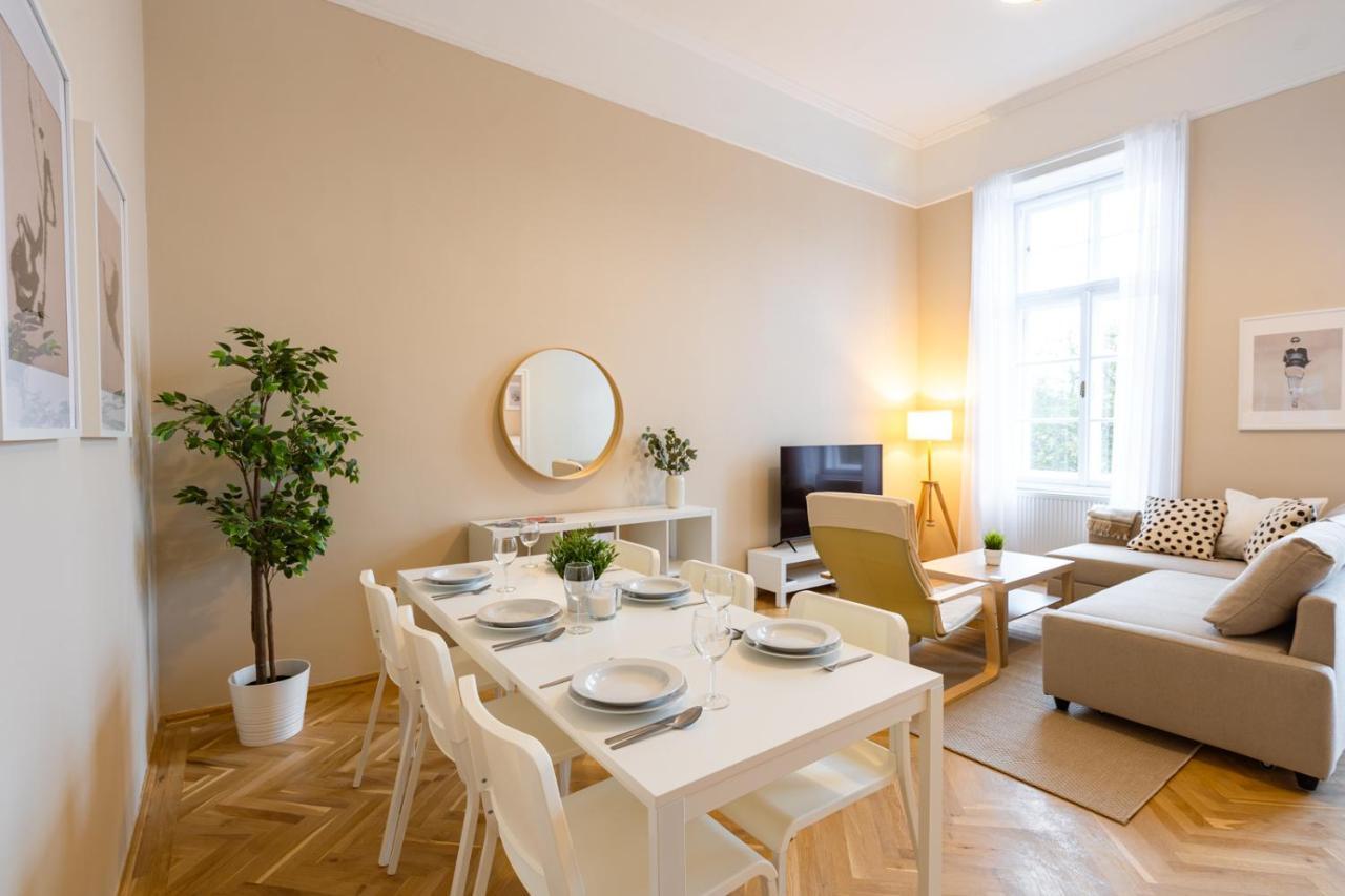 Danube Waterfront View At Chain Bridge Appartement