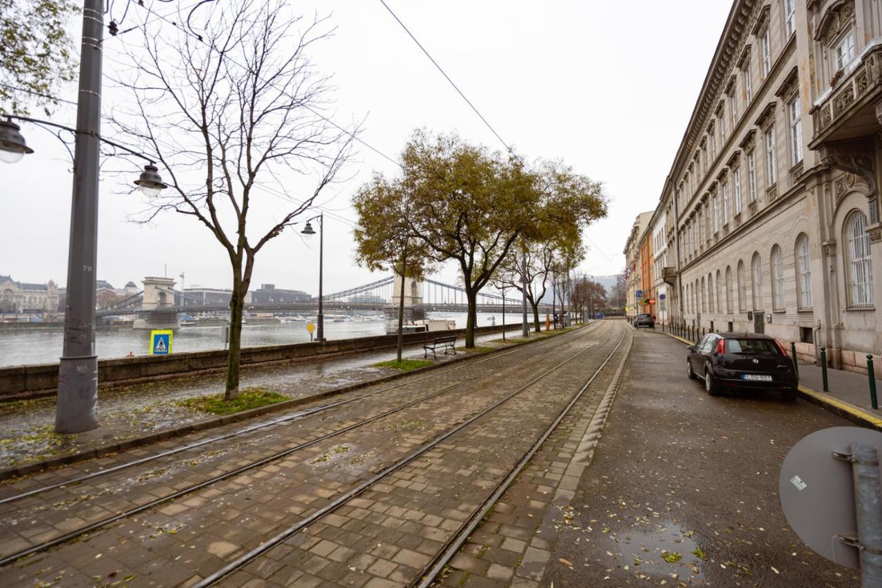 Danube Waterfront View At Chain Bridge * Boedapest